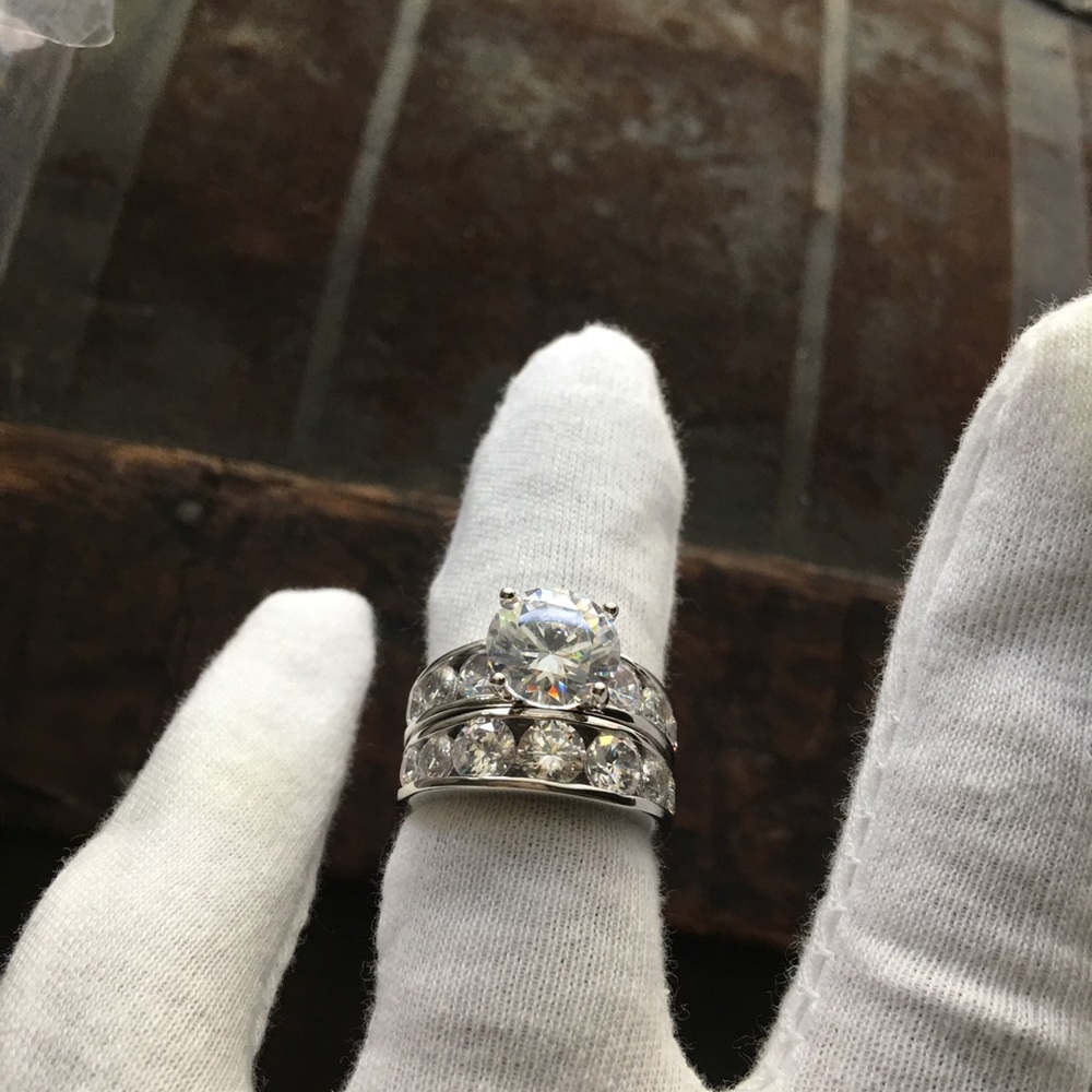 The Harlow | 4ct Round Cut wedding Ring Set